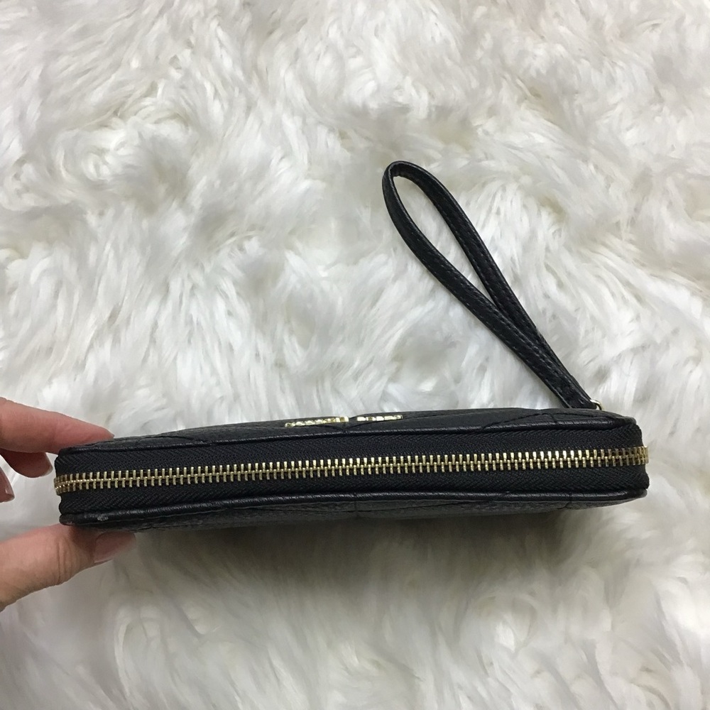 Steve Madden Wristlet Black Leather Card Cash Wallet S/M Quilted Pebbled Logo - Picture 5 of 10